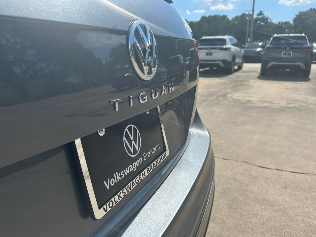 2023 Volkswagen Tiguan 2.0T SE R-Line Black Tampa FL