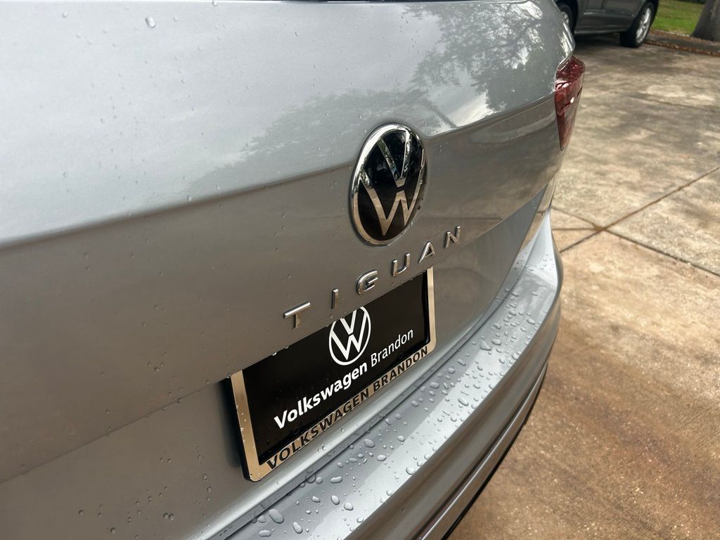 2023 Volkswagen Tiguan 2.0T SE R-Line Black Tampa FL