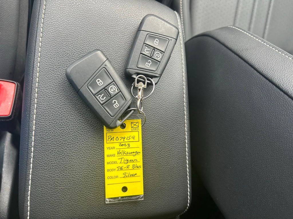 2023 Volkswagen Tiguan 2.0T SE R-Line Black Tampa FL