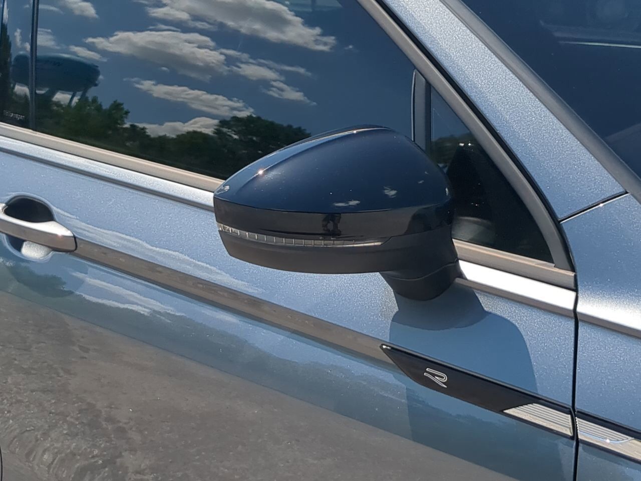 2023 Volkswagen Tiguan SE R-Line Black Appleton WI