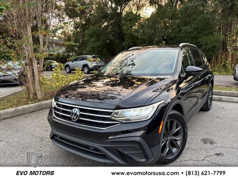 2023 Volkswagen Tiguan SE's photo