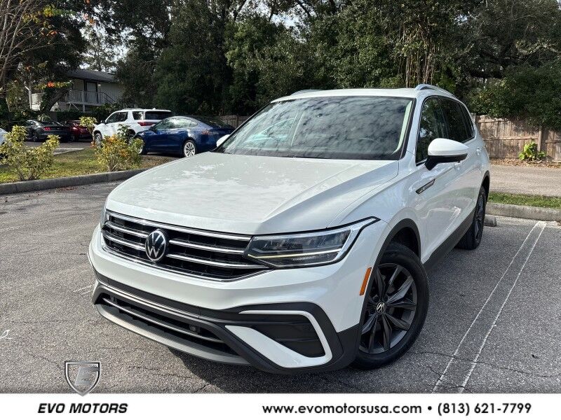 2023 Volkswagen Tiguan SE's photo
