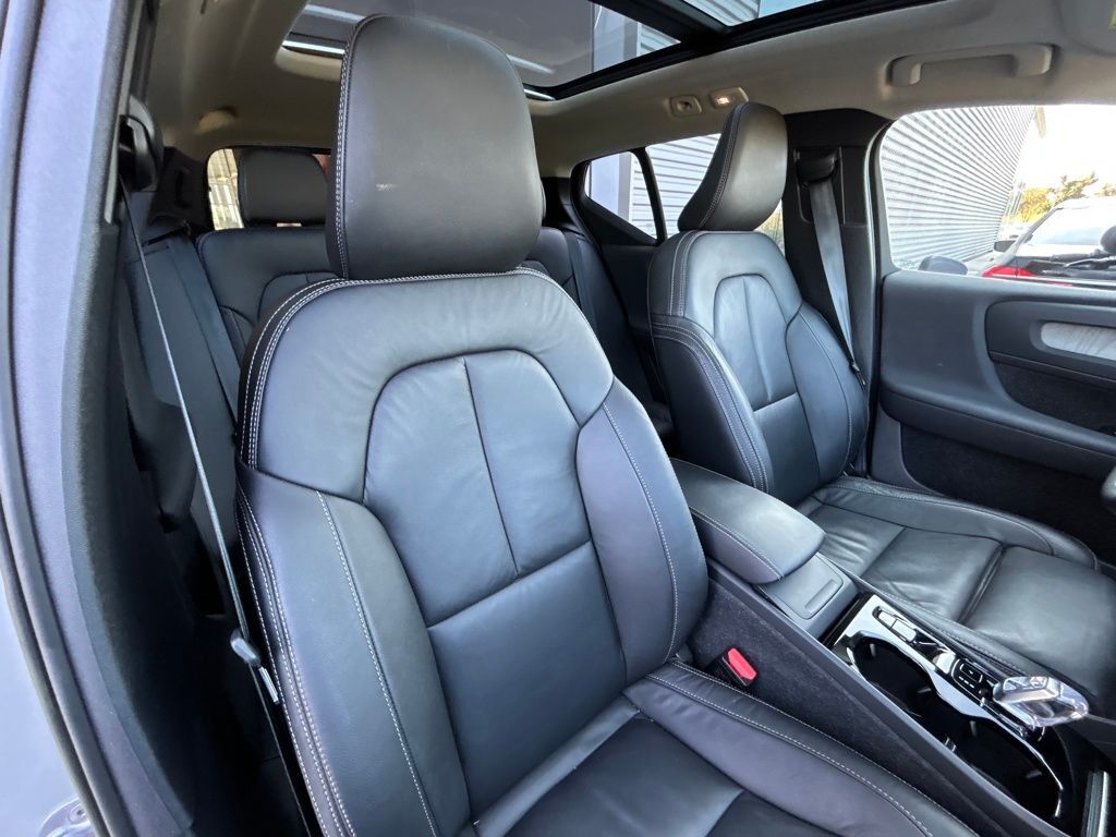 2023 Volvo XC40 B5 Plus Bright Theme Lakeland FL