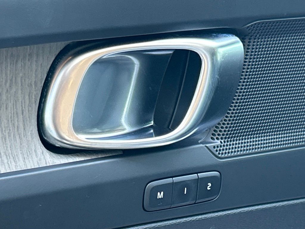2023 Volvo XC40 B5 Plus Bright Theme Lakeland FL