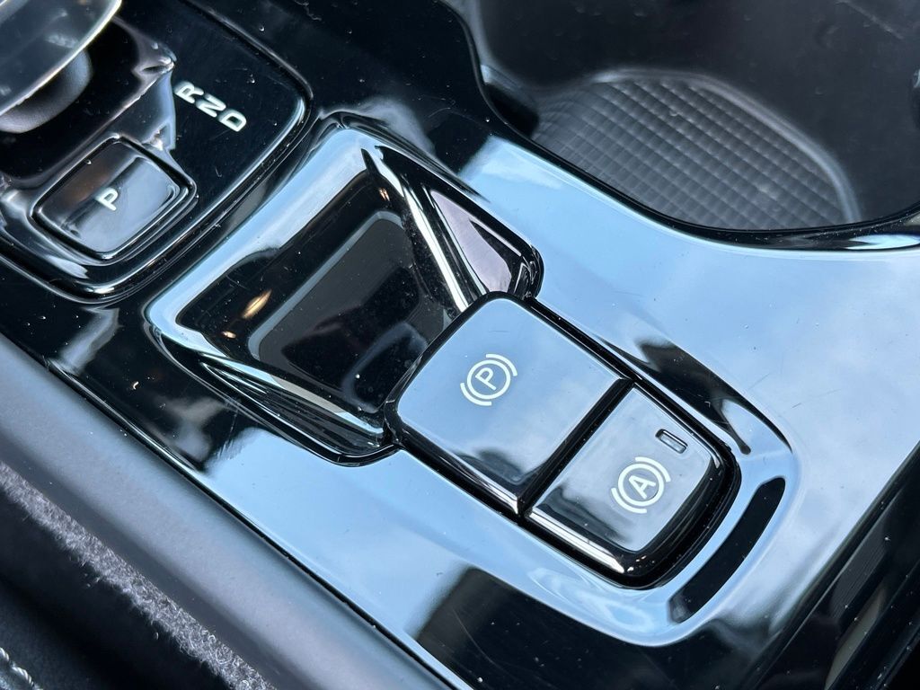 2023 Volvo XC40 B5 Plus Bright Theme Lakeland FL