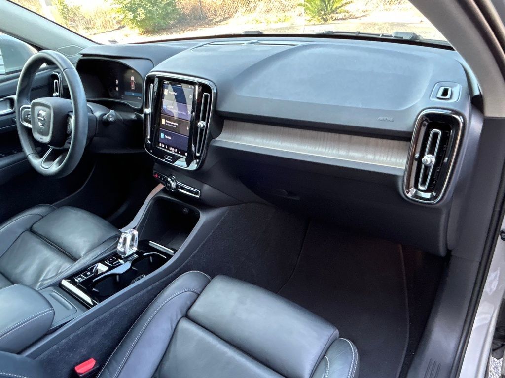 2023 Volvo XC40 B5 Plus Bright Theme Lakeland FL