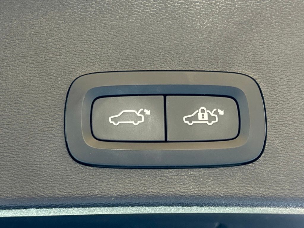 2023 Volvo XC40 B5 Plus Bright Theme Lakeland FL