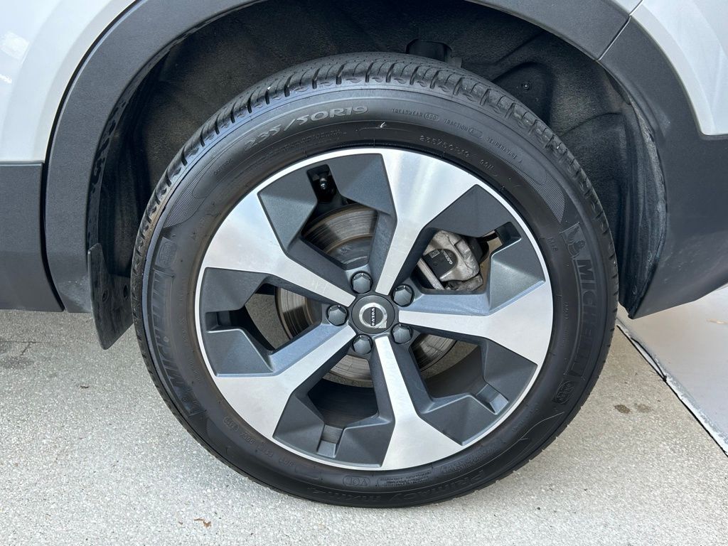 2023 Volvo XC40 B5 Plus Bright Theme Lakeland FL