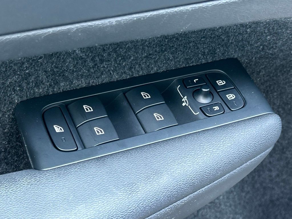 2023 Volvo XC40 B5 Plus Bright Theme Lakeland FL