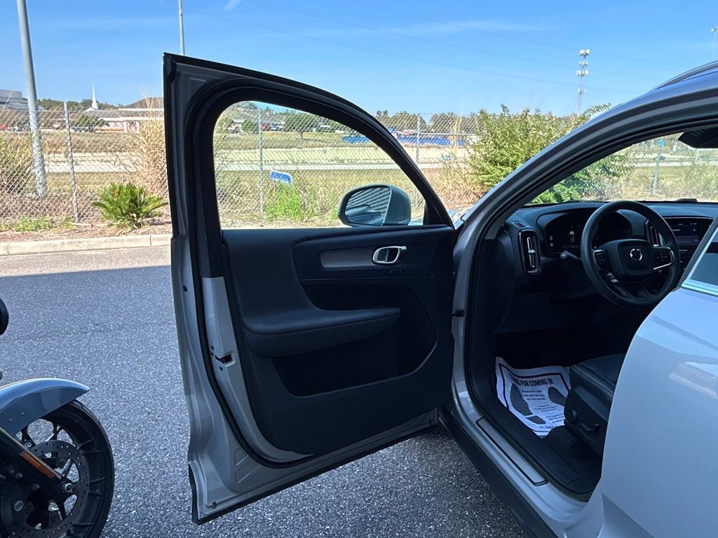 2023 Volvo XC40 B5 Plus Bright Theme Lakeland FL