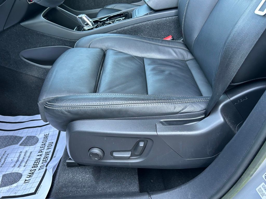 2023 Volvo XC40 B5 Plus Bright Theme Lakeland FL