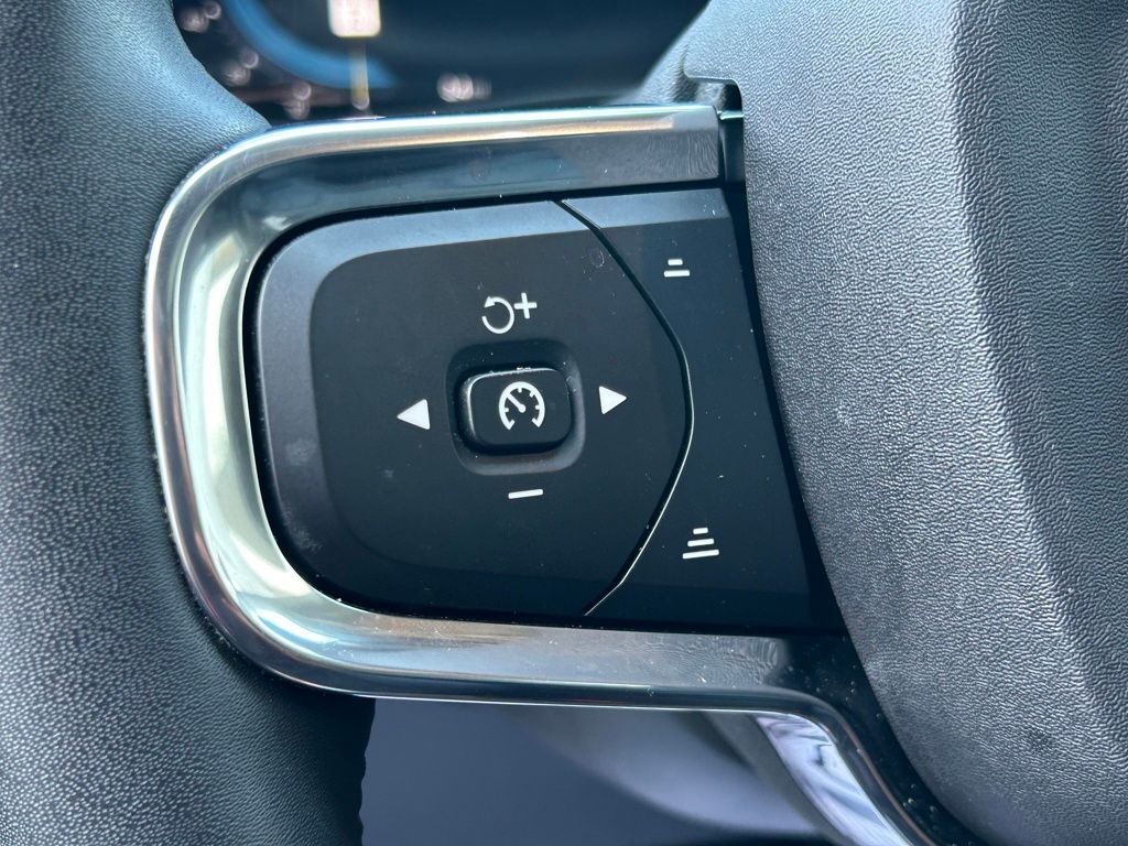 2023 Volvo XC40 B5 Plus Bright Theme Lakeland FL