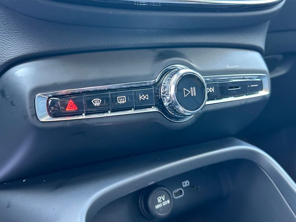 2023 Volvo XC40 B5 Plus Bright Theme Lakeland FL