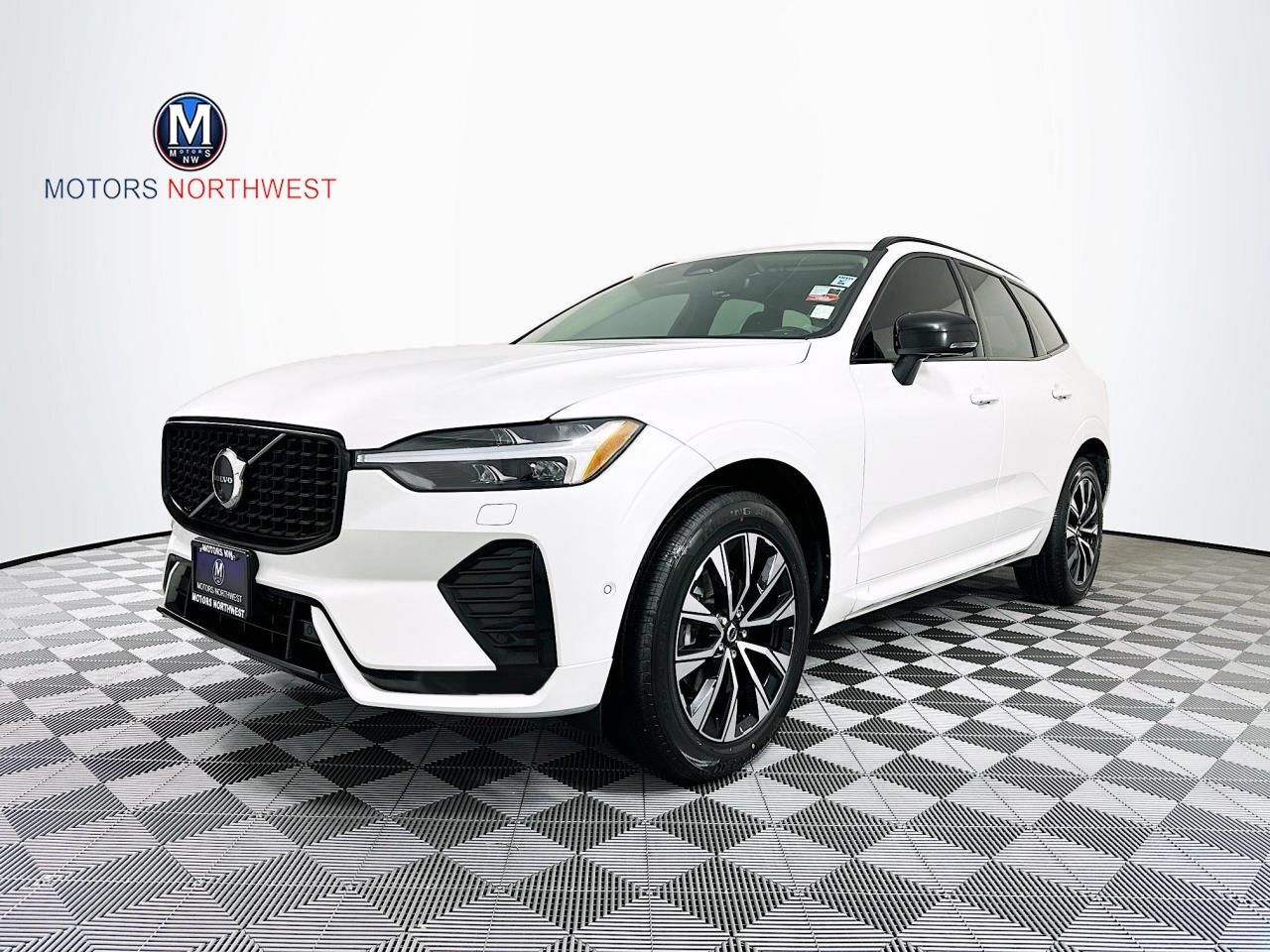 2023 Volvo XC60 Plus's photo