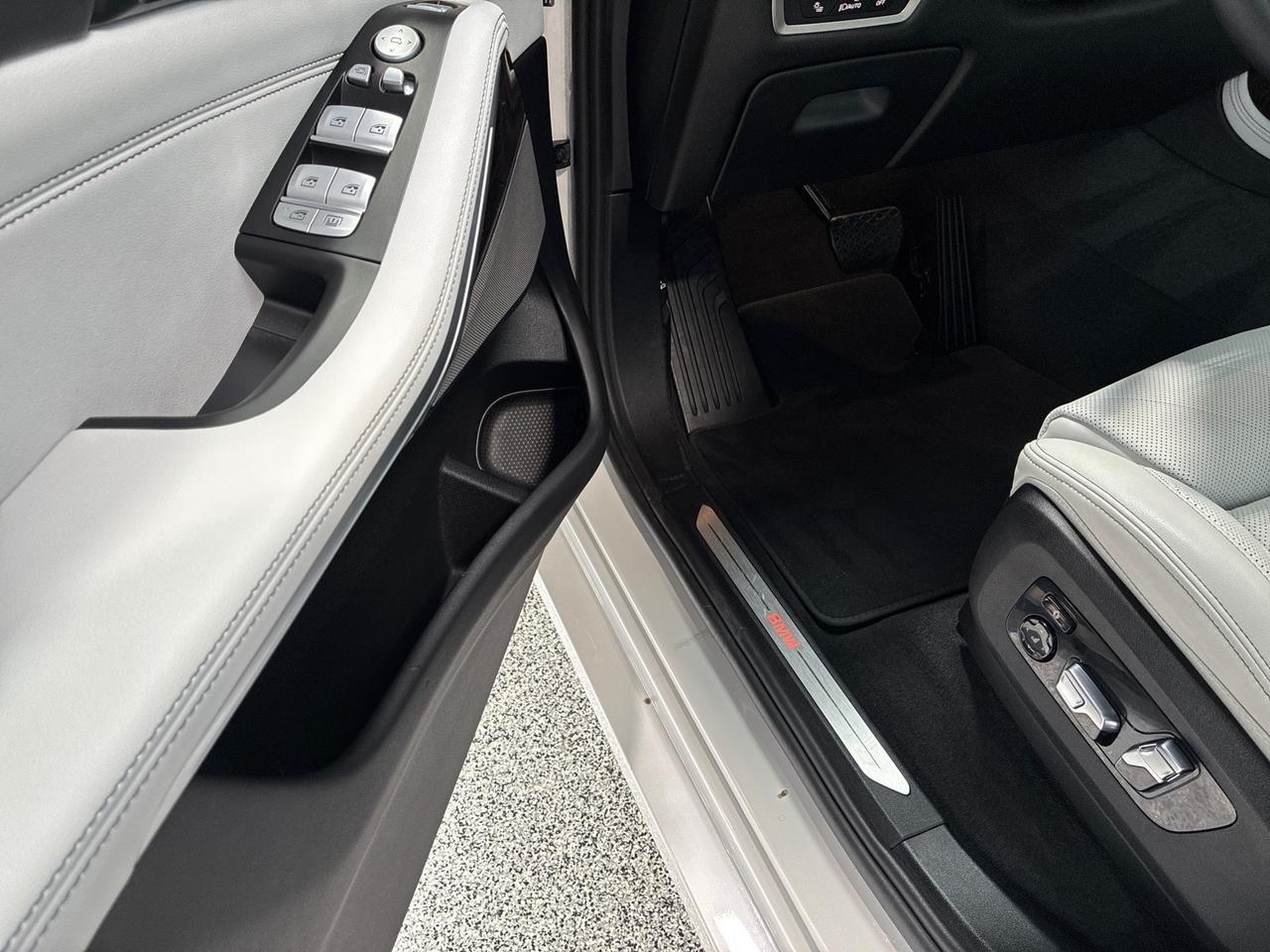 2024 BMW X7 xDrive40i, Premium Pkg, Climate Comfort Pkg, Parking Assist Pkg, Alcantara Headliner Houston TX 2024 BMW X7 xDrive40i, Premium Pkg, Climate Comfort Pkg, Parking Assist Pkg, Alcantara Headliner Houston TX