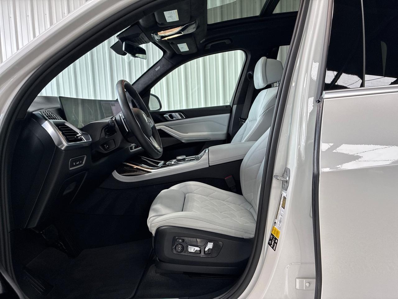 2024 BMW X7 xDrive40i, Premium Pkg, Climate Comfort Pkg, Parking Assist Pkg, Alcantara Headliner Houston TX 2024 BMW X7 xDrive40i, Premium Pkg, Climate Comfort Pkg, Parking Assist Pkg, Alcantara Headliner Houston TX