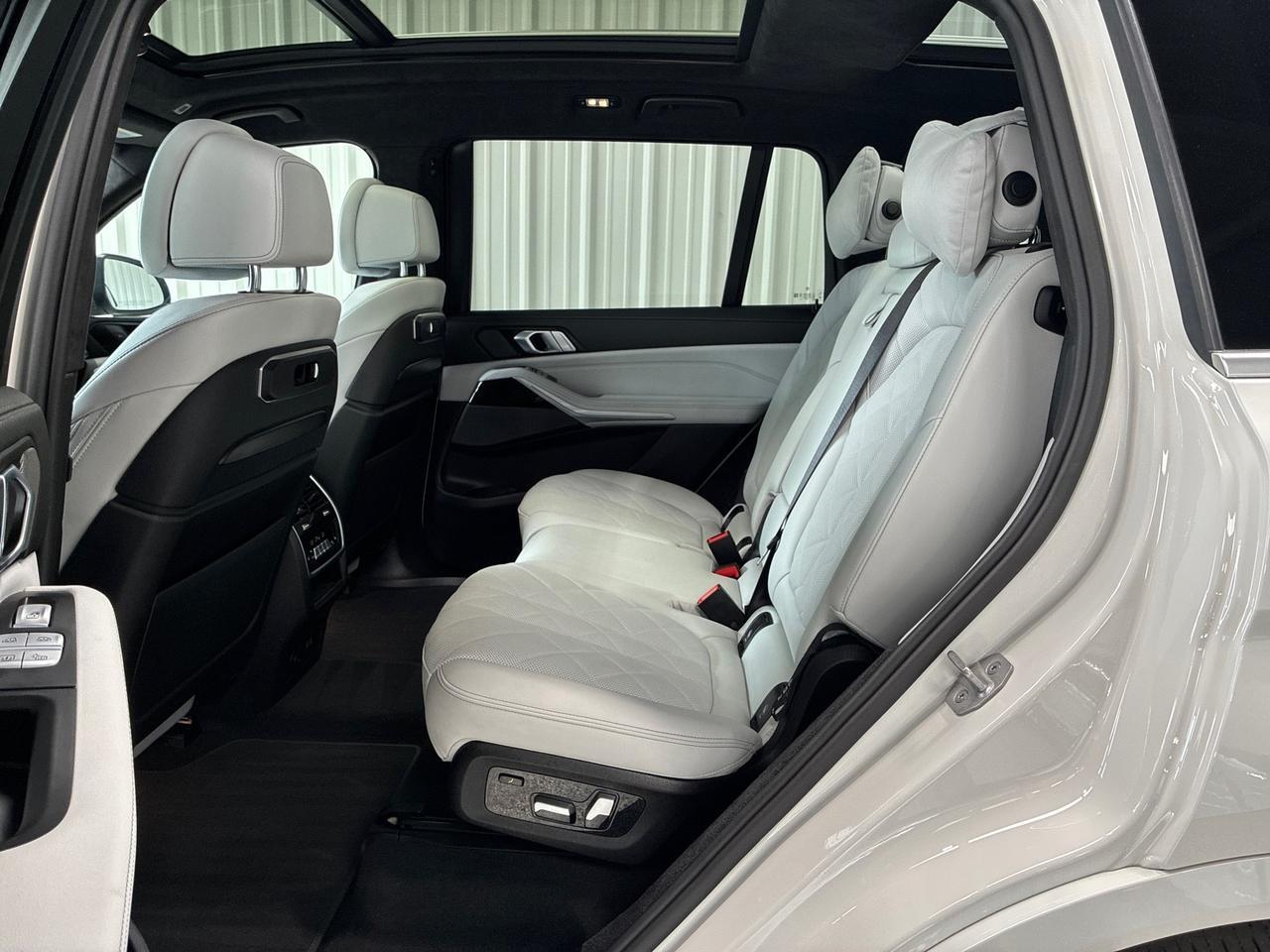 2024 BMW X7 xDrive40i, Premium Pkg, Climate Comfort Pkg, Parking Assist Pkg, Alcantara Headliner Houston TX 2024 BMW X7 xDrive40i, Premium Pkg, Climate Comfort Pkg, Parking Assist Pkg, Alcantara Headliner Houston TX