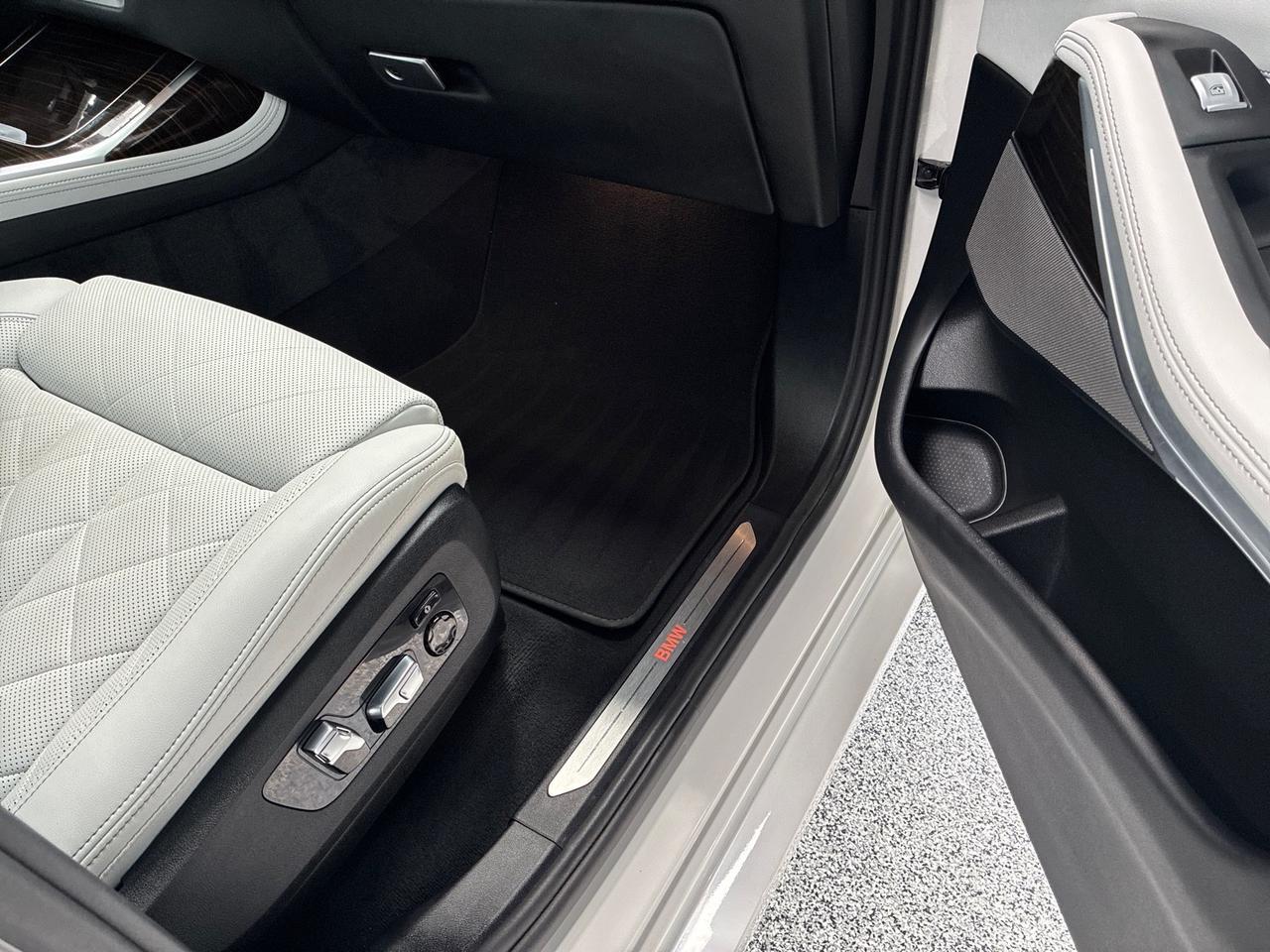 2024 BMW X7 xDrive40i, Premium Pkg, Climate Comfort Pkg, Parking Assist Pkg, Alcantara Headliner Houston TX 2024 BMW X7 xDrive40i, Premium Pkg, Climate Comfort Pkg, Parking Assist Pkg, Alcantara Headliner Houston TX