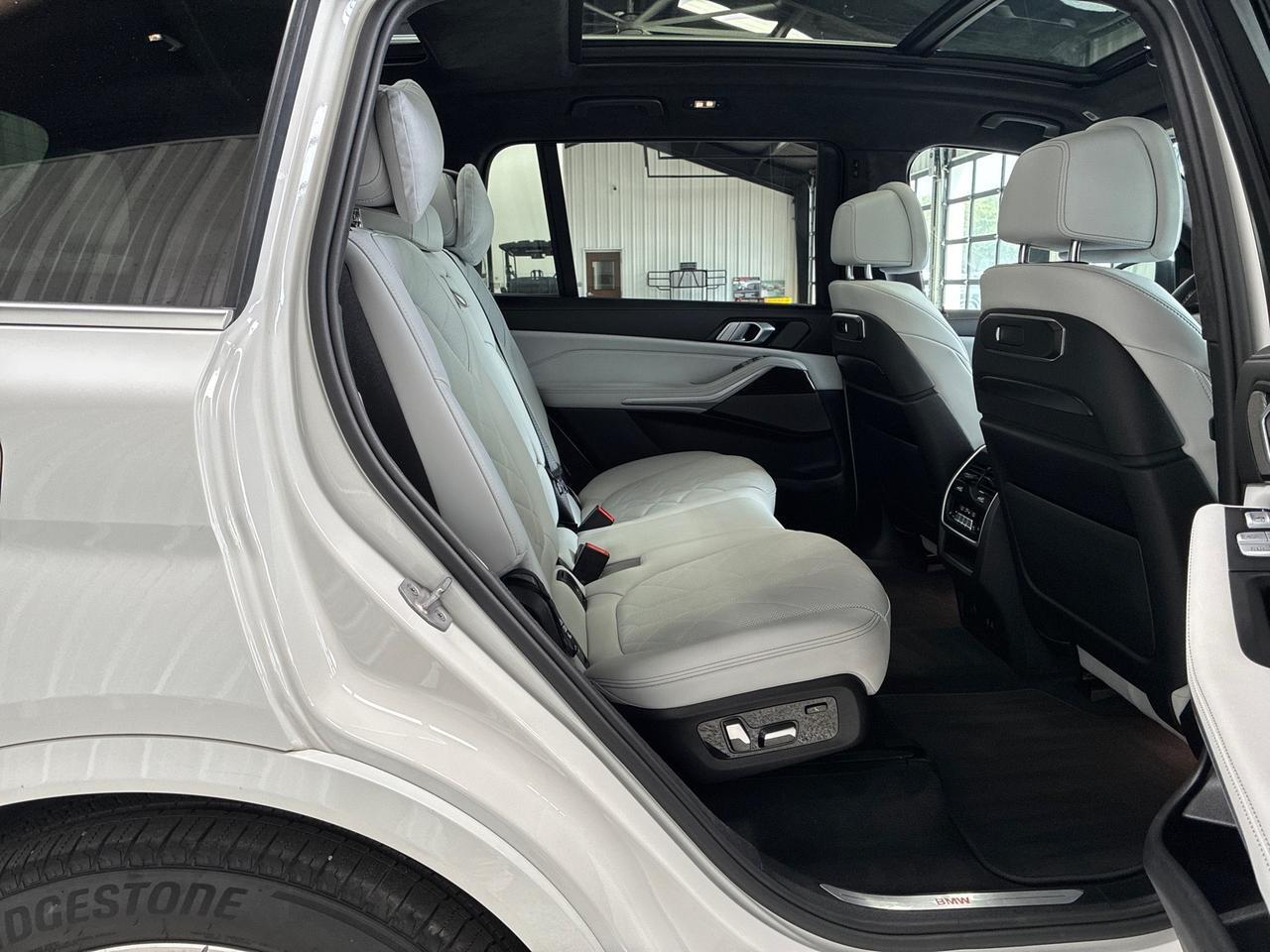 2024 BMW X7 xDrive40i, Premium Pkg, Climate Comfort Pkg, Parking Assist Pkg, Alcantara Headliner Houston TX 2024 BMW X7 xDrive40i, Premium Pkg, Climate Comfort Pkg, Parking Assist Pkg, Alcantara Headliner Houston TX