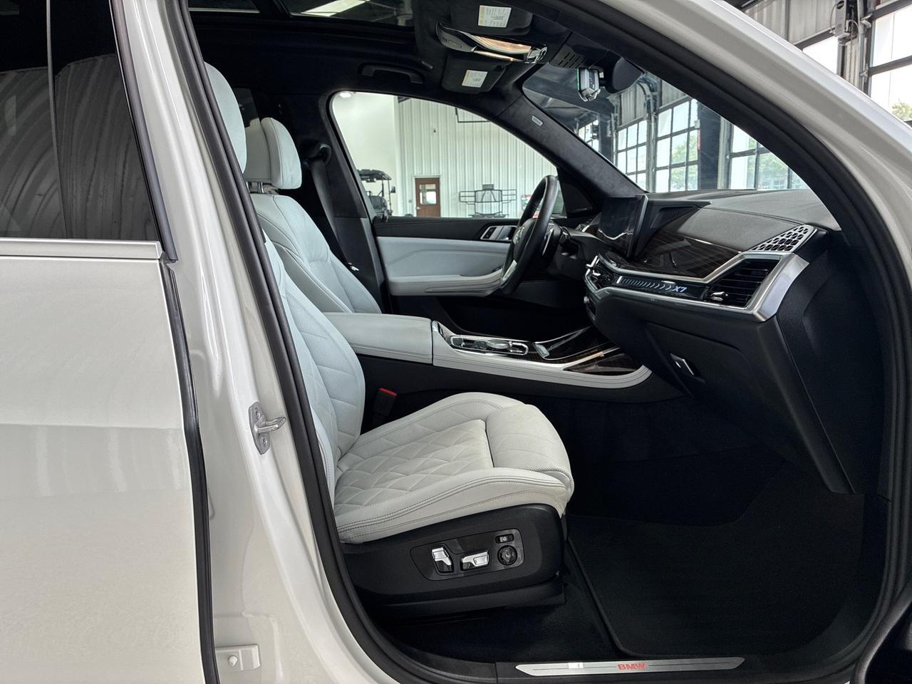 2024 BMW X7 xDrive40i, Premium Pkg, Climate Comfort Pkg, Parking Assist Pkg, Alcantara Headliner Houston TX 2024 BMW X7 xDrive40i, Premium Pkg, Climate Comfort Pkg, Parking Assist Pkg, Alcantara Headliner Houston TX