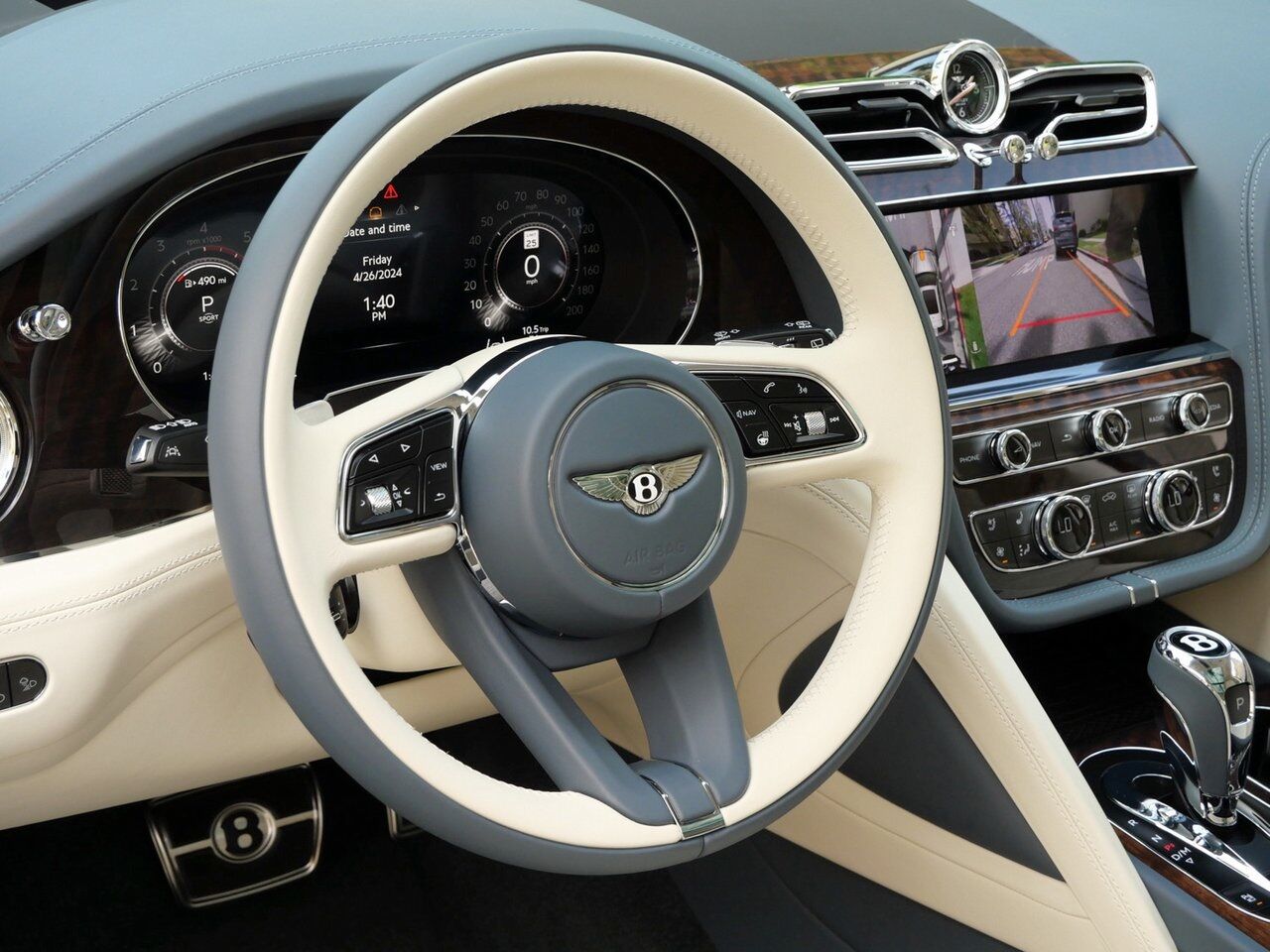 2024 Bentley Bentayga Azure Azure Lawrence KS