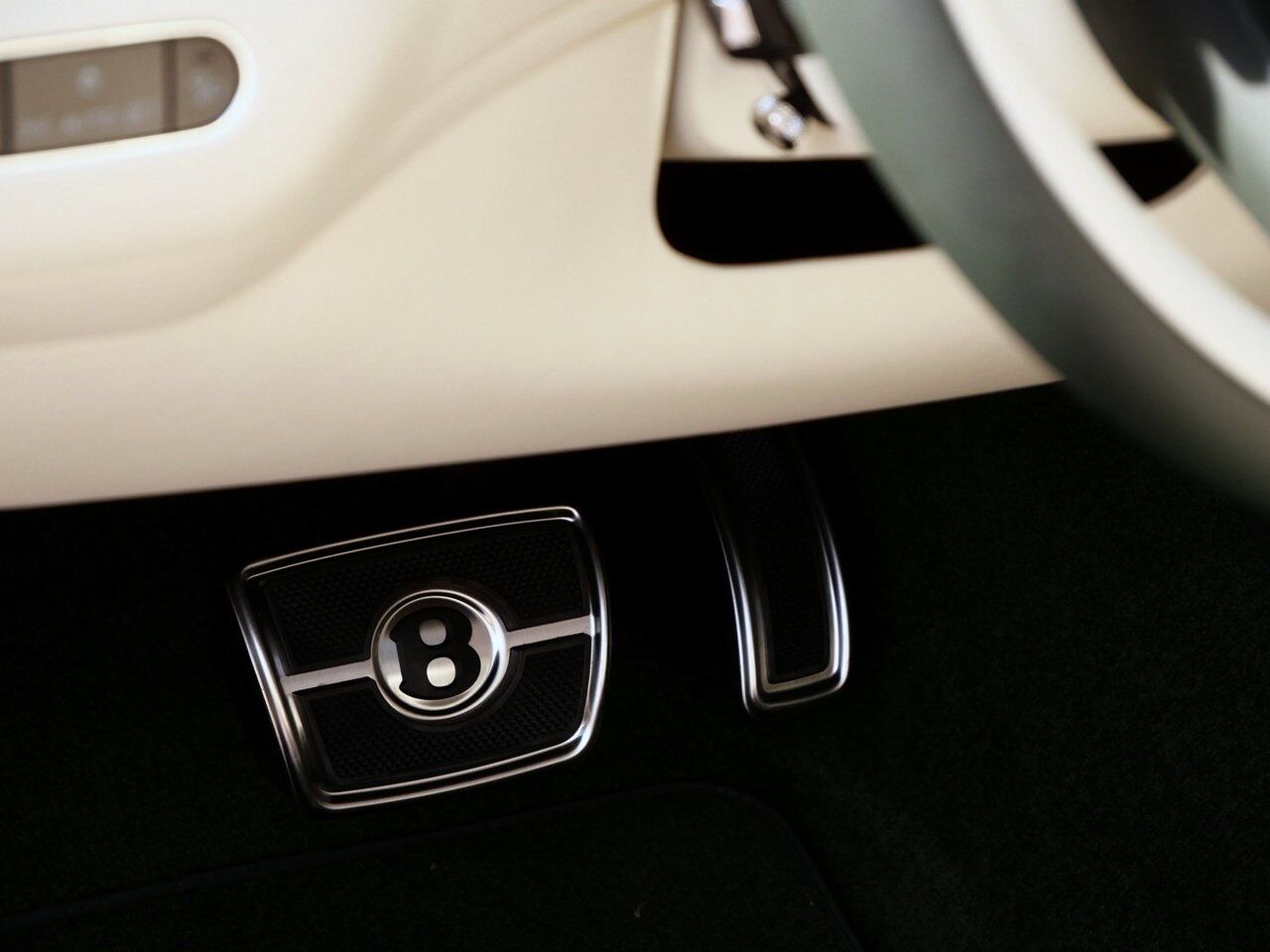 2024 Bentley Bentayga EWB Azure Azure Lawrence KS