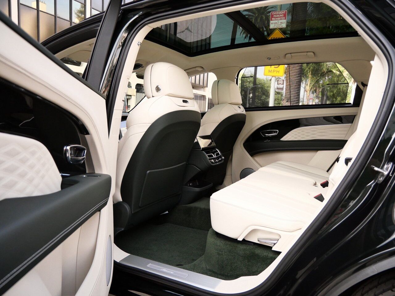 2024 Bentley Bentayga EWB Azure Azure Lawrence KS