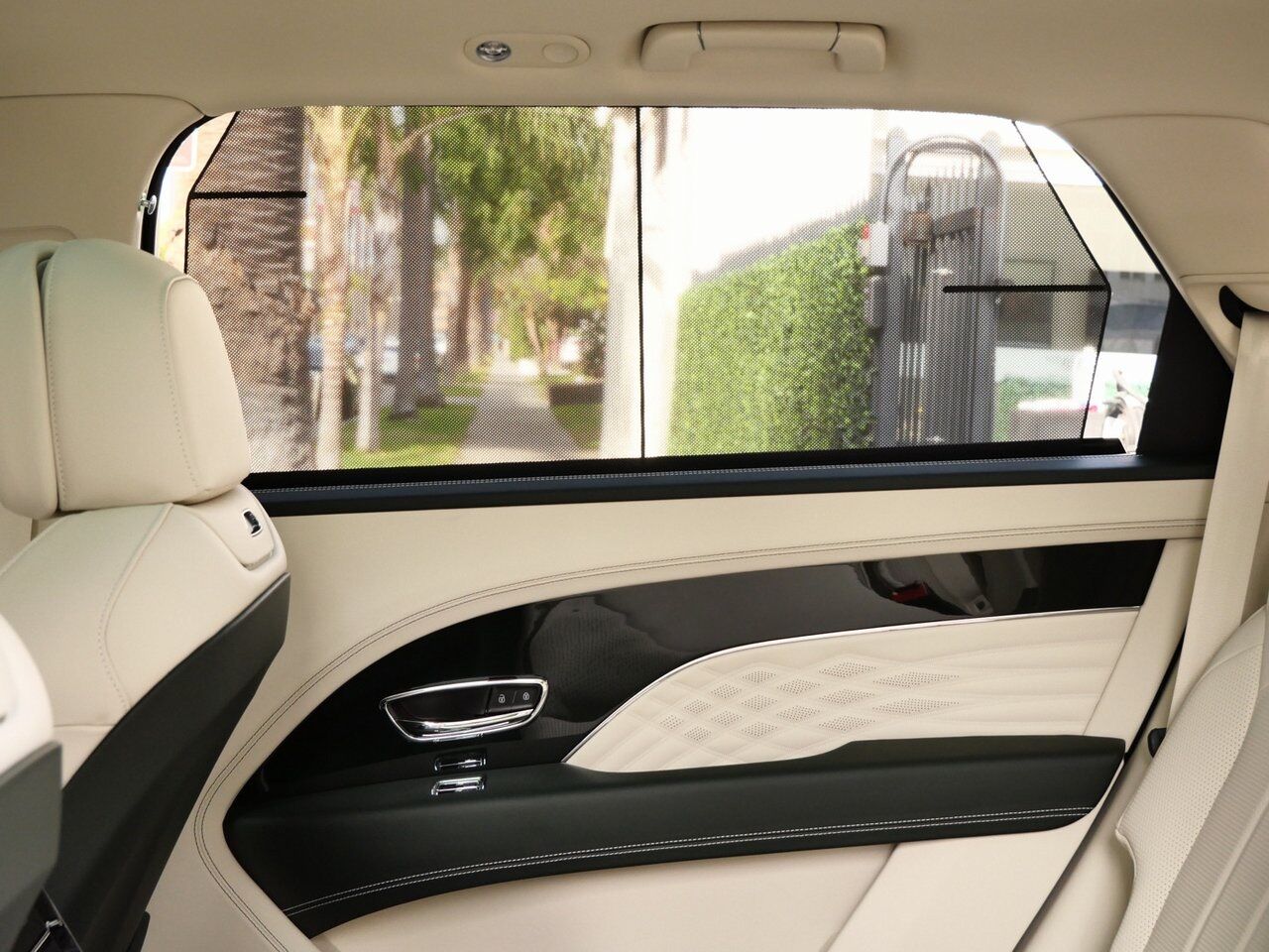 2024 Bentley Bentayga EWB Azure Azure Lawrence KS
