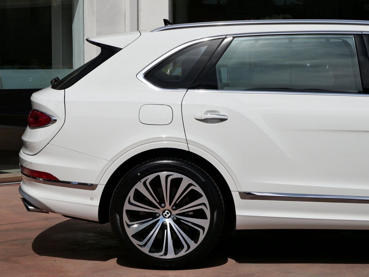 2024 Bentley Bentayga EWB Azure Azure Lawrence KS