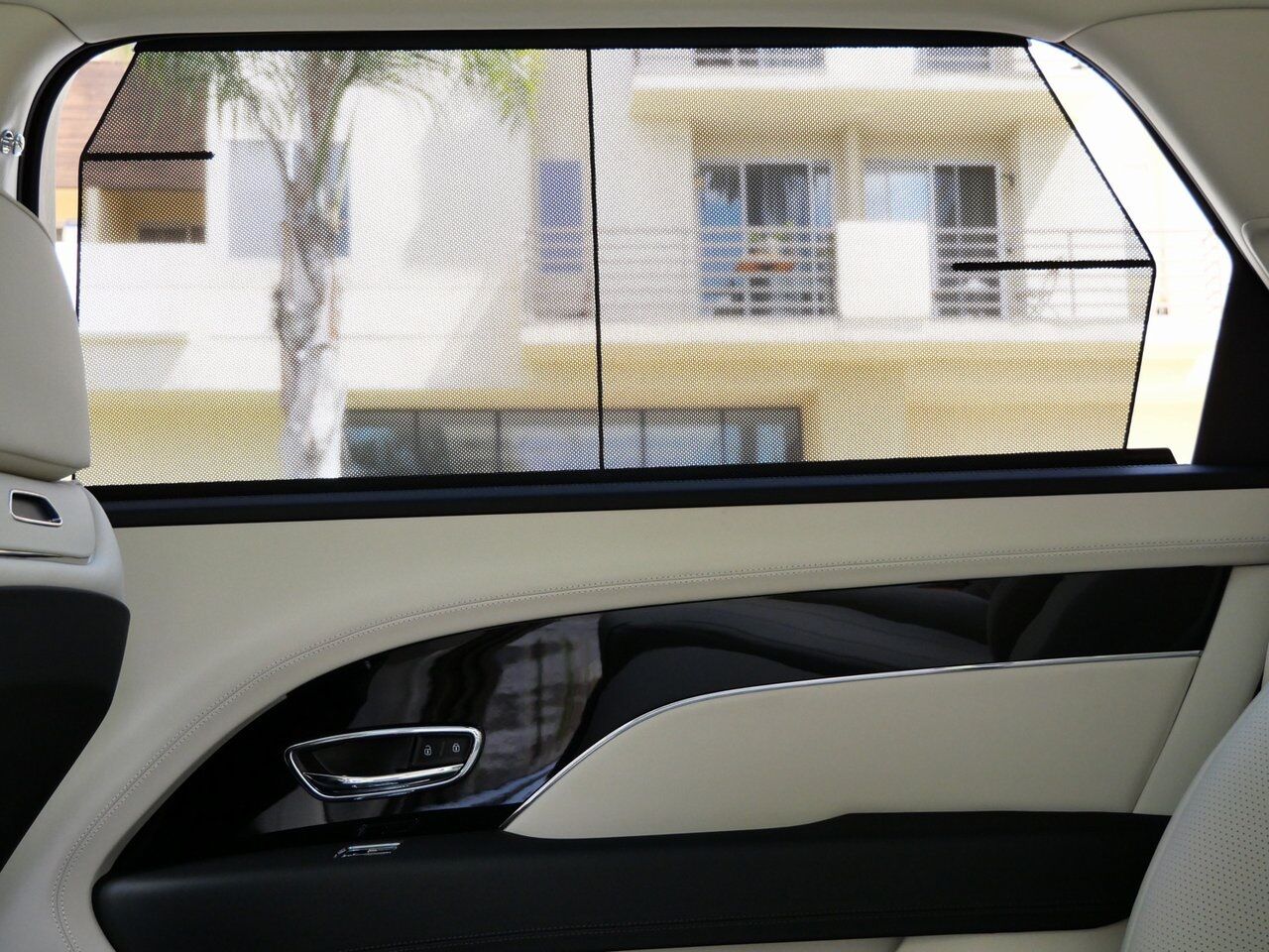 2024 Bentley Bentayga EWB Azure Azure Lawrence KS