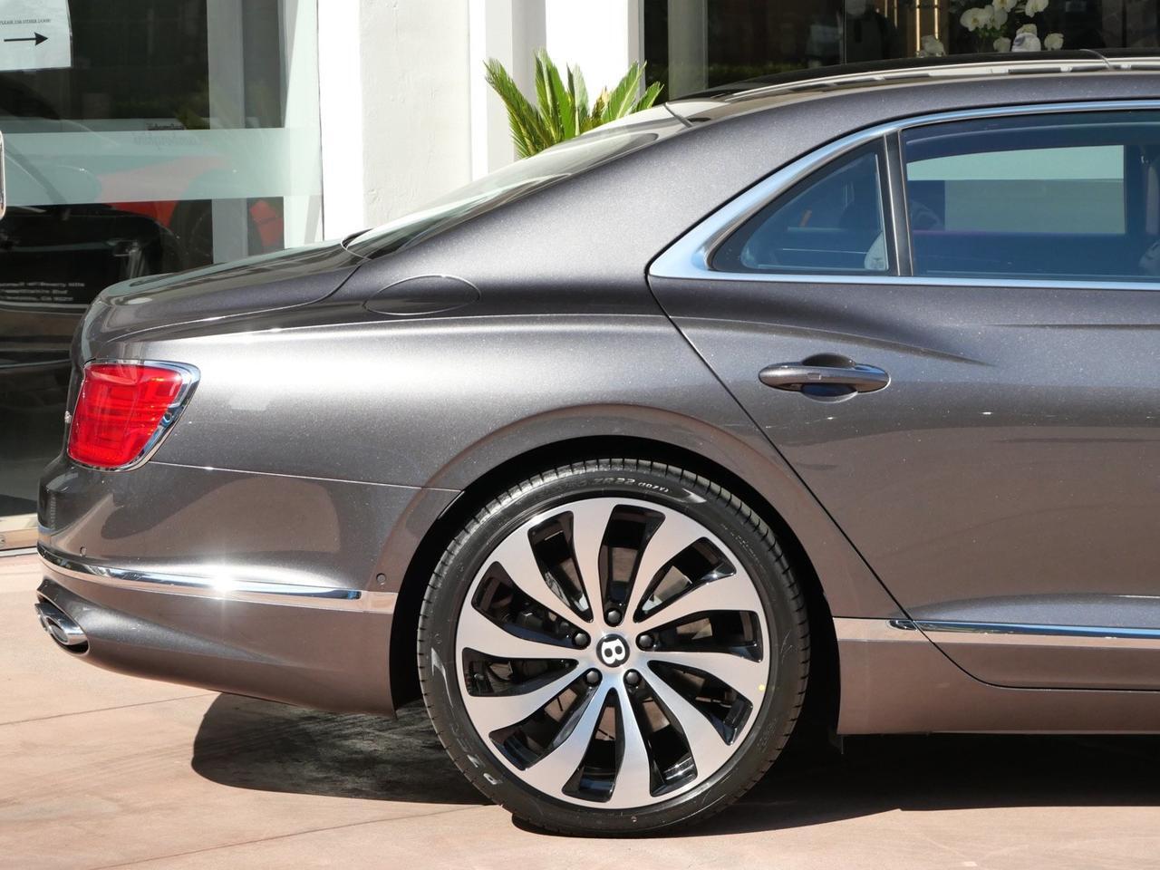 2024 Bentley Flying Spur Hybrid Azure Azure Lawrence KS
