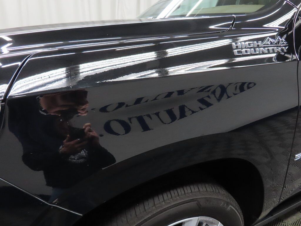 2024 Chevrolet Suburban High Country 4WD Fond du Lac WI 2024 Chevrolet Suburban High Country 4WD Fond du Lac WI