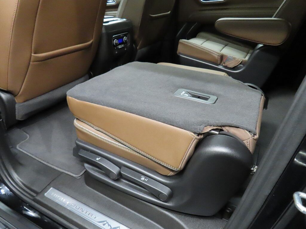 2024 Chevrolet Suburban High Country 4WD Fond du Lac WI 2024 Chevrolet Suburban High Country 4WD Fond du Lac WI