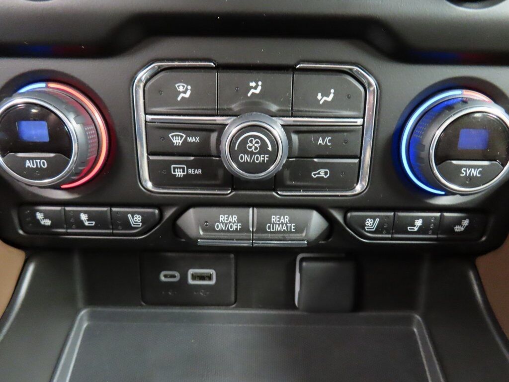 2024 Chevrolet Suburban High Country 4WD Fond du Lac WI 2024 Chevrolet Suburban High Country 4WD Fond du Lac WI