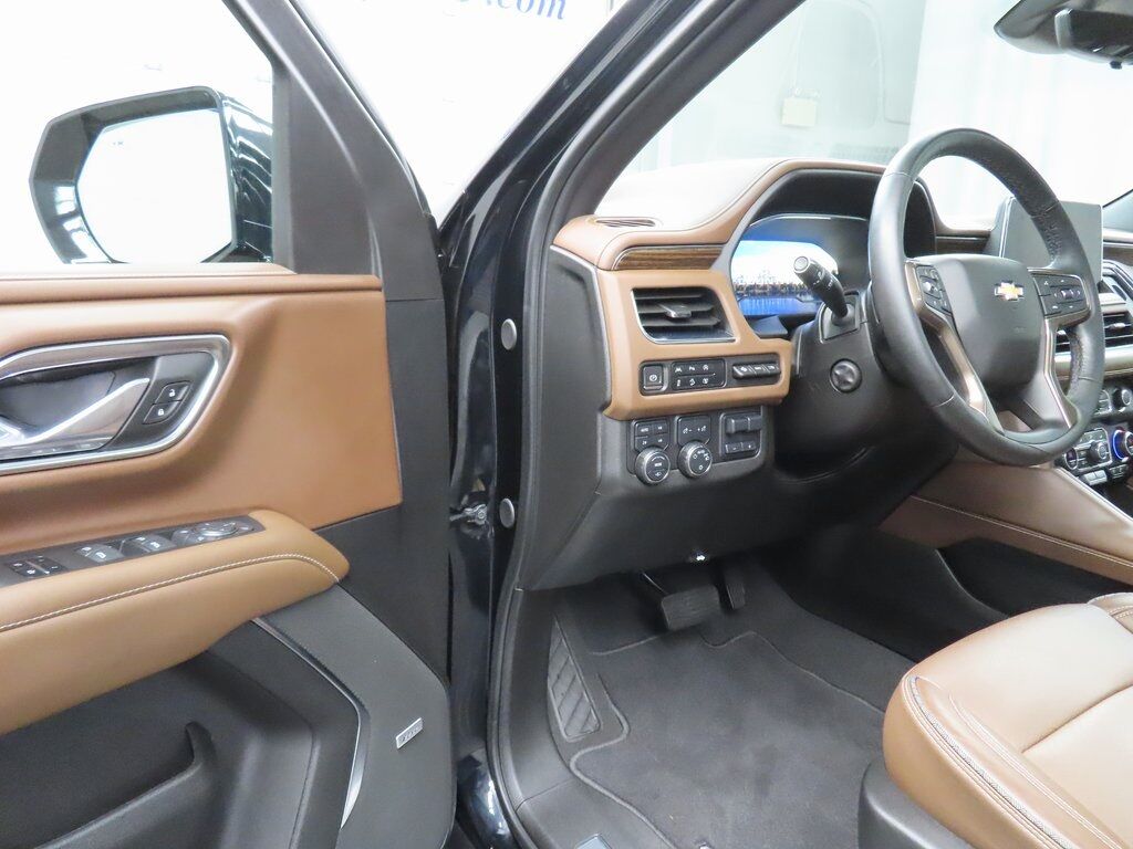 2024 Chevrolet Suburban High Country 4WD Fond du Lac WI 2024 Chevrolet Suburban High Country 4WD Fond du Lac WI