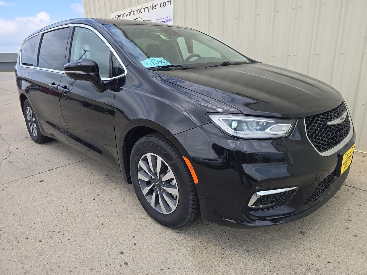 2024 Chrysler Pacifica Hybrid Select Watertown SD 2024 Chrysler Pacifica Hybrid Select Watertown SD