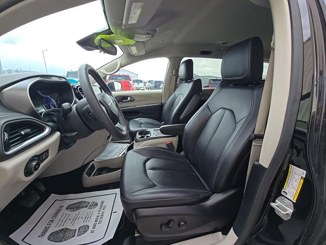 2024 Chrysler Pacifica Hybrid Select Watertown SD 2024 Chrysler Pacifica Hybrid Select Watertown SD