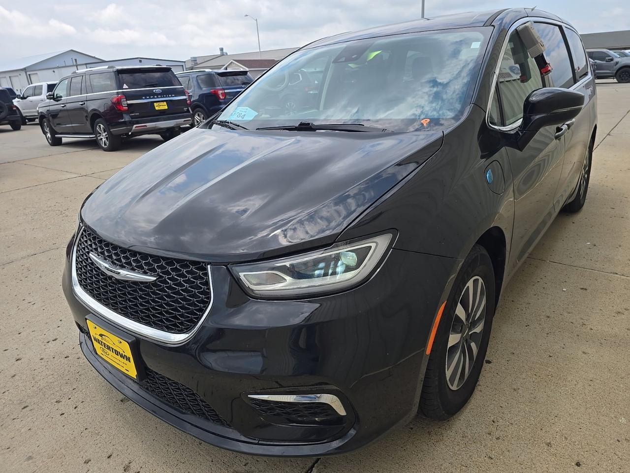 2024 Chrysler Pacifica Hybrid Select Watertown SD 2024 Chrysler Pacifica Hybrid Select Watertown SD