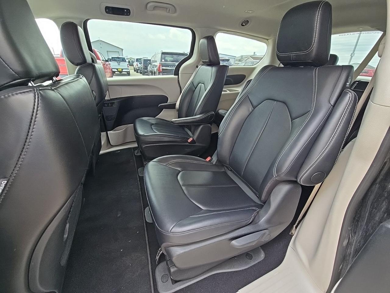 2024 Chrysler Pacifica Hybrid Select Watertown SD 2024 Chrysler Pacifica Hybrid Select Watertown SD