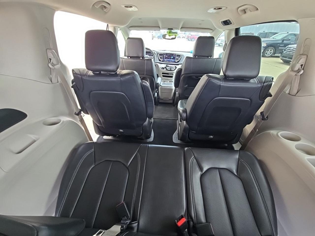2024 Chrysler Pacifica Hybrid Select Watertown SD 2024 Chrysler Pacifica Hybrid Select Watertown SD