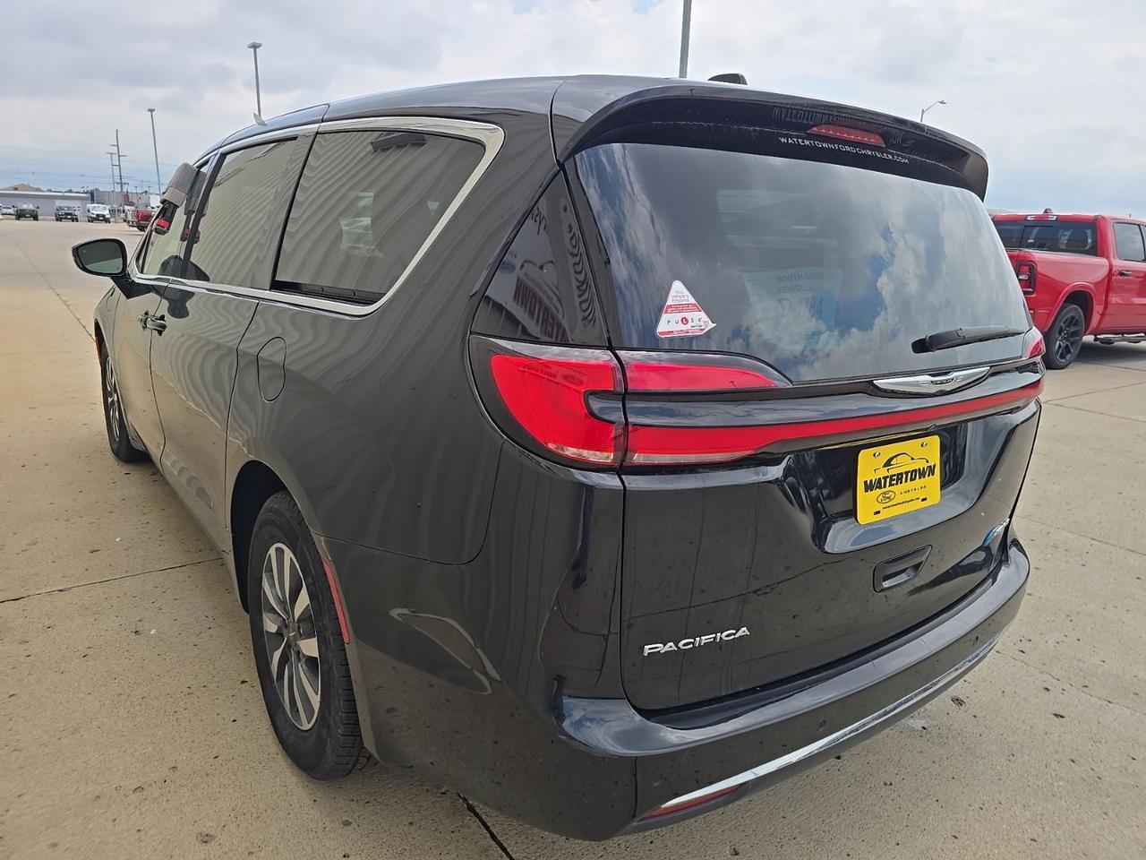 2024 Chrysler Pacifica Hybrid Select Watertown SD 2024 Chrysler Pacifica Hybrid Select Watertown SD