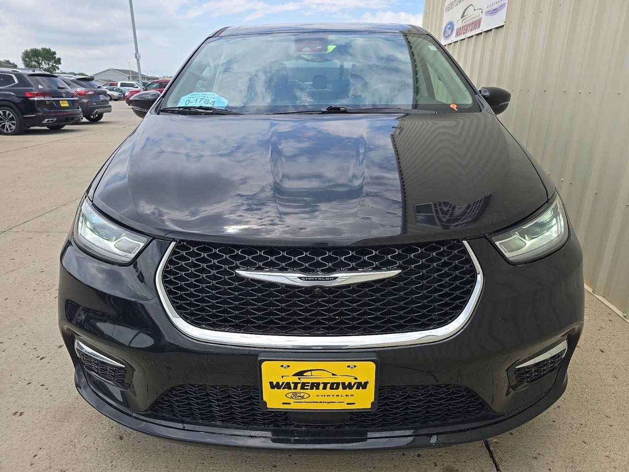 2024 Chrysler Pacifica Hybrid Select Watertown SD 2024 Chrysler Pacifica Hybrid Select Watertown SD