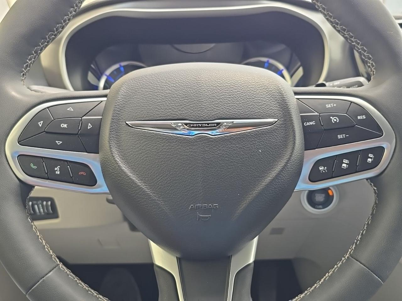2024 Chrysler Pacifica Hybrid Select Watertown SD 2024 Chrysler Pacifica Hybrid Select Watertown SD