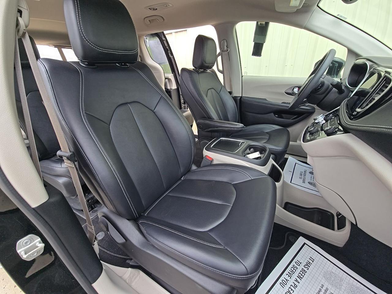 2024 Chrysler Pacifica Hybrid Select Watertown SD 2024 Chrysler Pacifica Hybrid Select Watertown SD