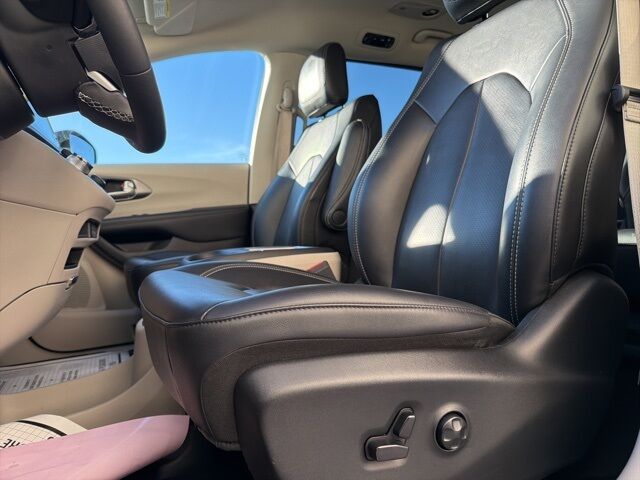 2024 Chrysler Pacifica Hybrid Select Watertown SD 2024 Chrysler Pacifica Hybrid Select Watertown SD