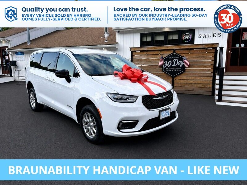 2024 Chrysler Pacifica Touring - HANDICAP VAN 2024 Chrysler Pacifica Touring - HANDICAP VAN
