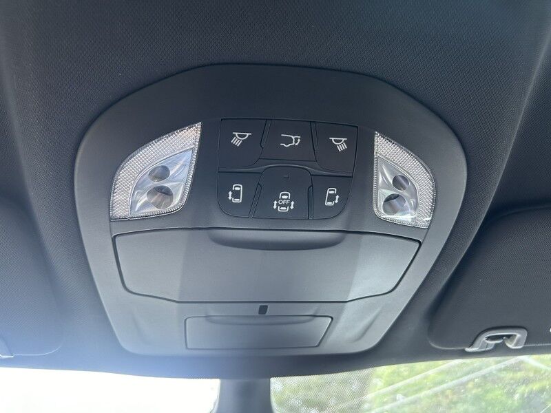 2024 Chrysler Pacifica Touring - HANDICAP VAN Webster MA 2024 Chrysler Pacifica Touring - HANDICAP VAN Webster MA