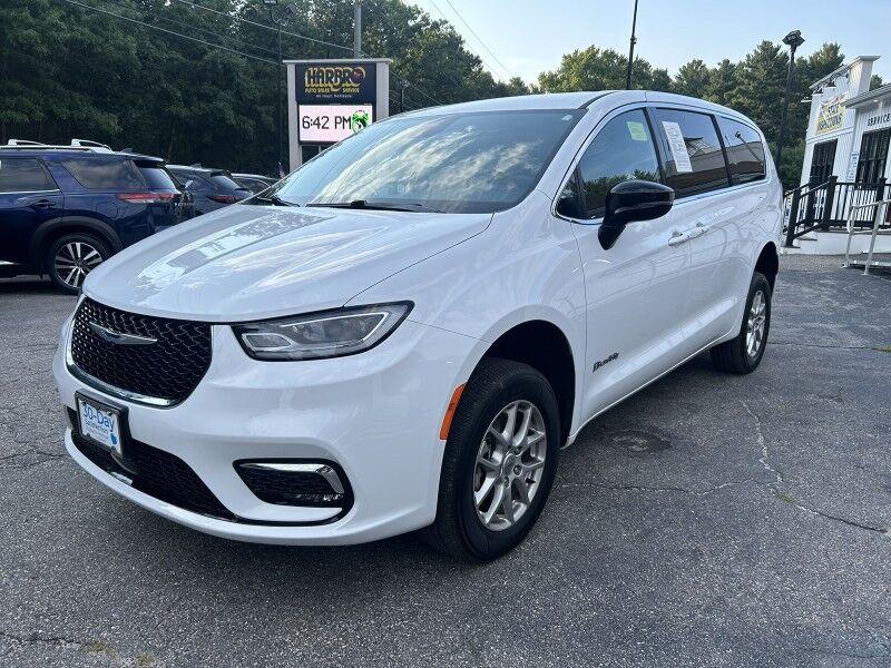 2024 Chrysler Pacifica Touring - HANDICAP VAN Webster MA 2024 Chrysler Pacifica Touring - HANDICAP VAN Webster MA