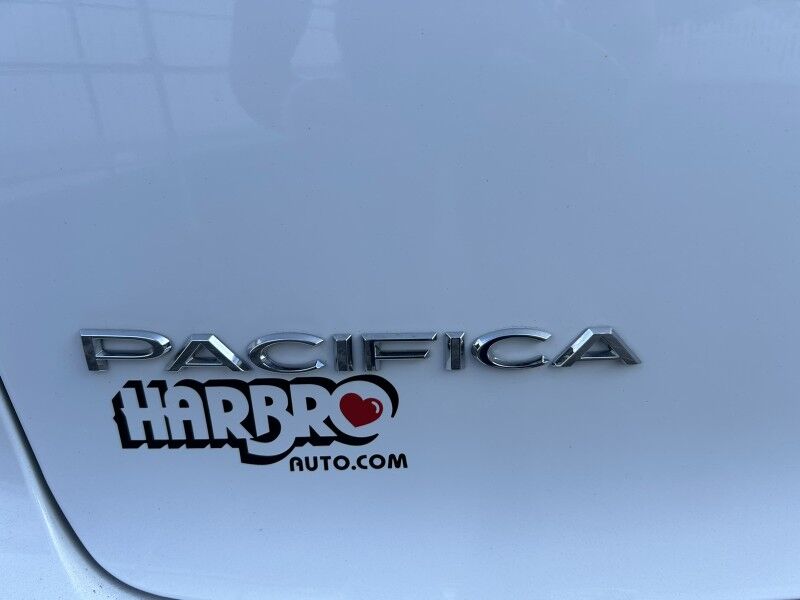 2024 Chrysler Pacifica Touring - HANDICAP VAN Webster MA 2024 Chrysler Pacifica Touring - HANDICAP VAN Webster MA