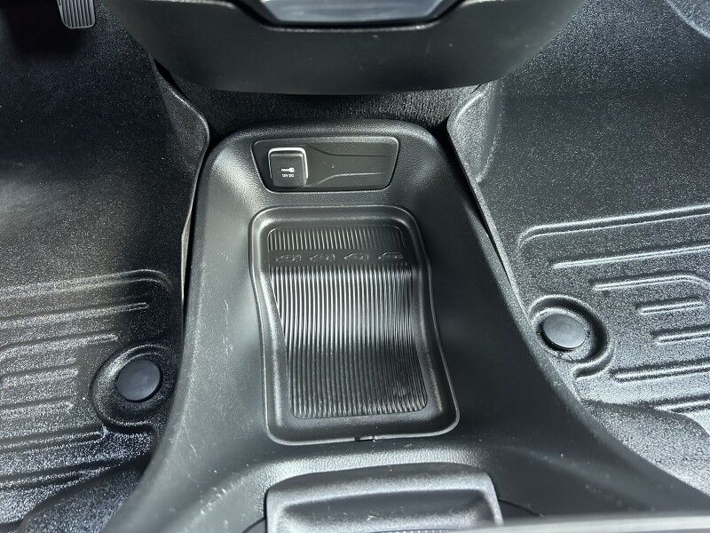2024 Chrysler Pacifica Touring - HANDICAP VAN Webster MA 2024 Chrysler Pacifica Touring - HANDICAP VAN Webster MA